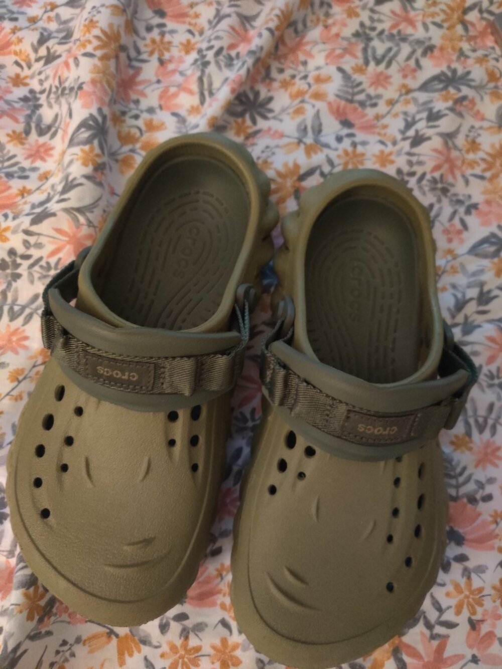 crocs
